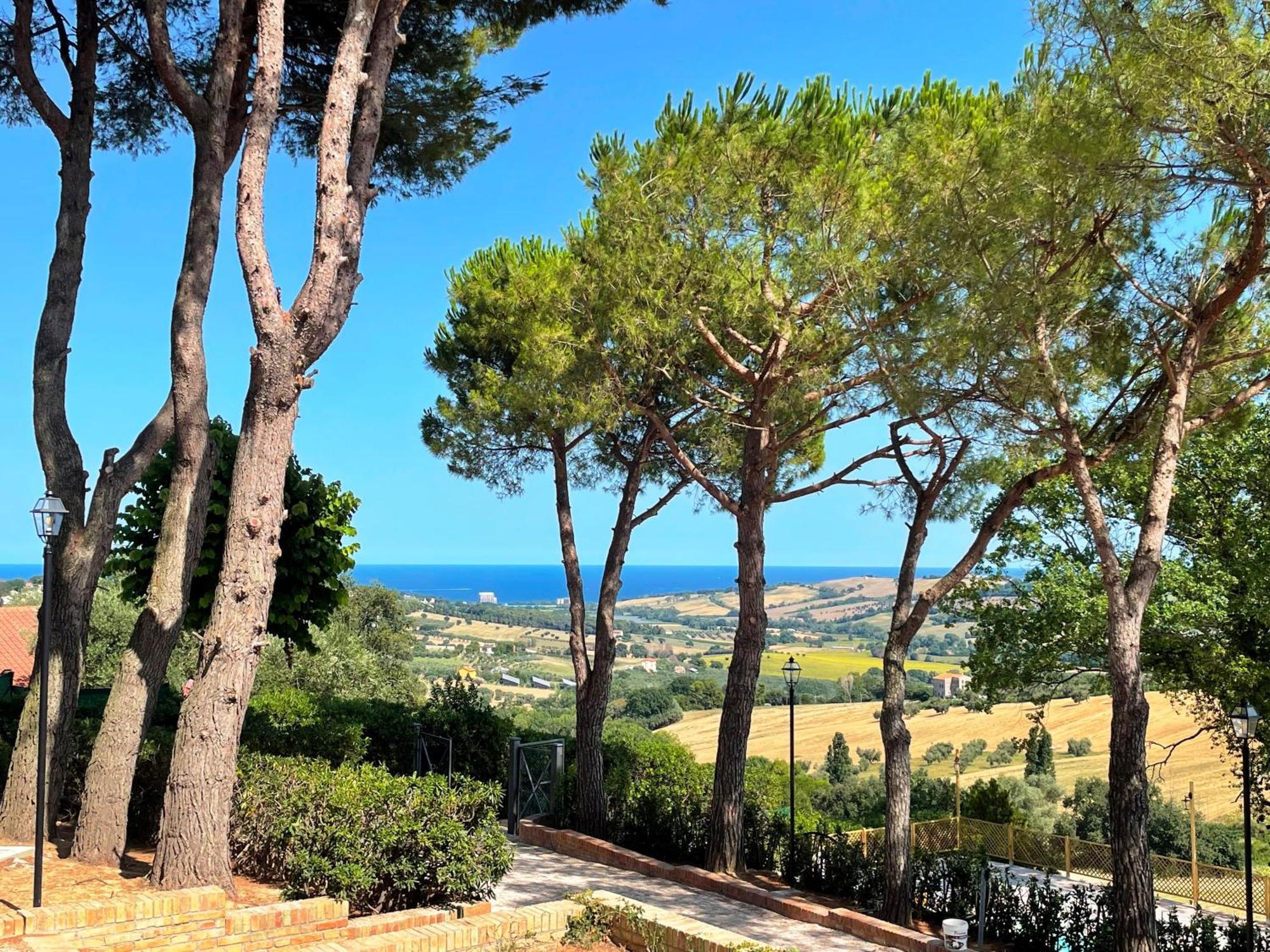 Villa Lucilla - B&B Rooms And Pool Potenza Picena Exterior photo